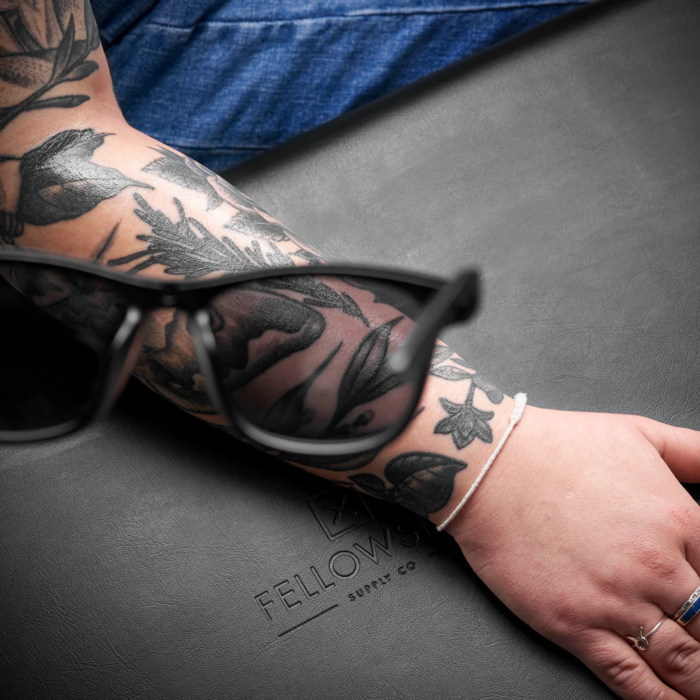 Fellowship Polarized LED Tattoo Work Light + Polarized Glasses + Tripod Kit - Image 10